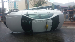  بالصور: إصابة شخصين اثر انقلاب مركبة بحادث طرق في مدينة اللد